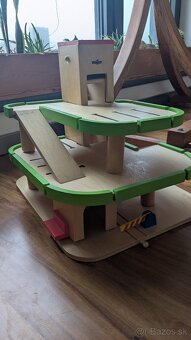 Woody parkovací dom - 3