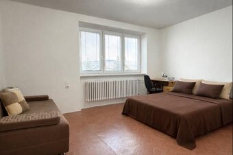 Na predaj RODINNÝ DOM v centre obce Konská - 3