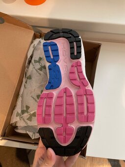 NOVE damske tenisky znacky Under Armour - 3