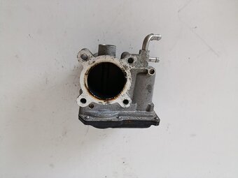skrtiaca klapka toyota auris 2203047010 60€ - 3