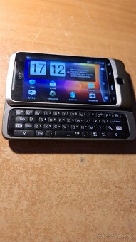 HTC desire Z - 3
