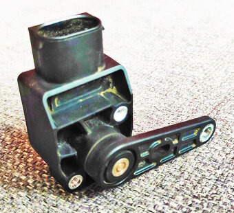 snímač výšky vozidla na BMW - 3