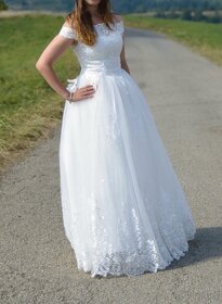 Biele krajkované svadobné šaty - 3