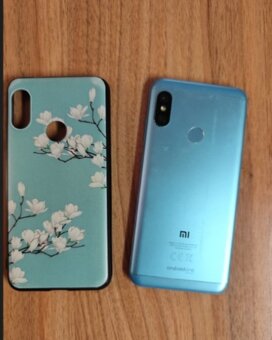 Xiaomi Mi A2 Lite s puzdrom, nabijackou a sluchatkami - 3