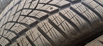 Predám 4ks pekné zimné 235/40r19-96V Good Year - 3