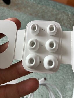 Apple AirPods Pro 2 + Native union leather case - 3