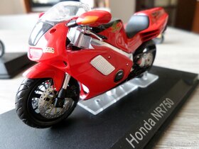 Modely motocyklov 1:24 (Ducati, Honda, Honda 750) - 3