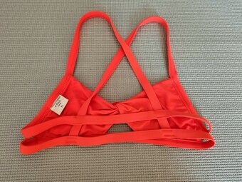Bikiny top s prekrížením na chrbte - 3