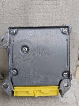 Riadiaca jednotka airbagov - 3