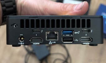 Intel NUC 12 Pro (NUC12WSKi5) - 3