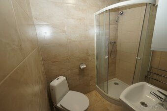 Top 1i byt s internetom a vlastným parkovaním / centrum - 3