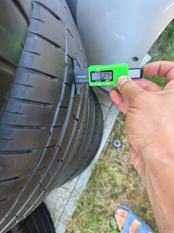 285/40 R21 Hankook - 3