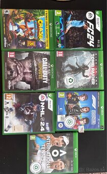 Xbox One X 1TB - 3