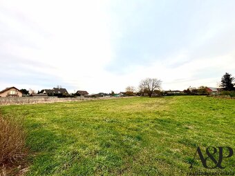 NA PREDAJ POZEMOK PRE VÝSTAVBU RODINNÉHO DOMU, 810M2, SENICA - 3