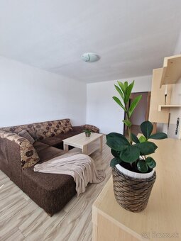 Štýlový 2-izbák s dvomi balkónmi na Juhu – Topoľčany - 3