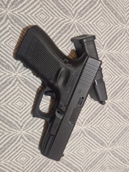 Predám Glock 23 gen.4  cal .40 S&W - 3