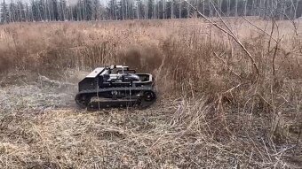 diaľkovo ovládaná robotická kosačka - 3