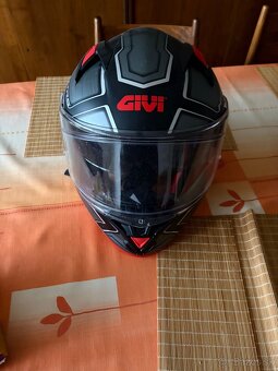 Prilba značky givi - 3