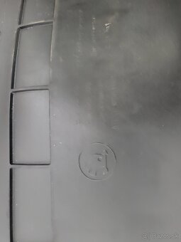 predám gumenú rohož do kufra Škoda Rapid - 3