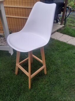 Barovy stol a 2 barové stolicky - 3