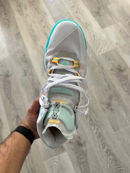 Nike Jordan Zion 1 - DA3130-101 - veľkosť 44 (Čisto nové) - 3
