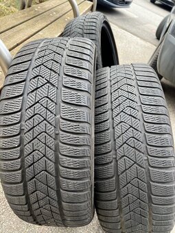 225/40/19 Pirelli Sottozero 3 - 3