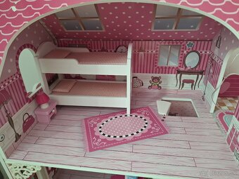 Drevený domček pre barbie s LED ,vytahom a smyklavkou - 3