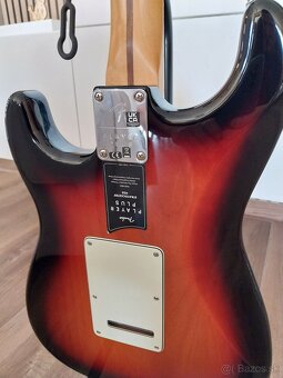 Fender Stratocaster - 3