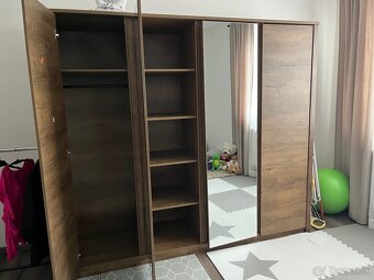 Predám nabytok, skrina, komoda, nočné stoliky - 3