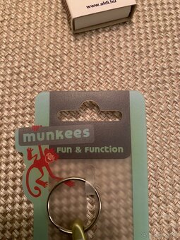 Predám PRE GITARISTOV milý darček-otvárak a prívesok GITARA - 3