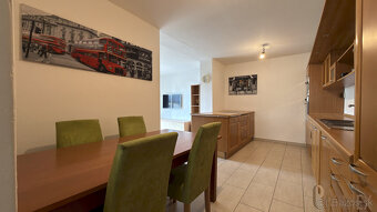 NA PREDAJ: 4-izbový tehlový dom na 787 m² pozemku – Ivanka p - 3