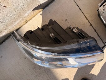 Predné svetla VW T6 - 3