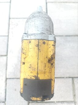 DeWALT rázový uťahovák - 3