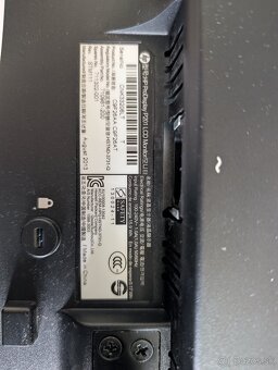 2x Monitor HP ProDisplay P201 – 20" | 1600x900 | VGA + DVI- - 3