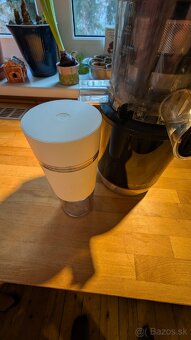 Odšťavovač Bosch MESM731M - 3