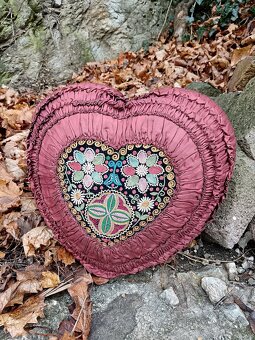 Starožitný vyšívaný vankúš - 3