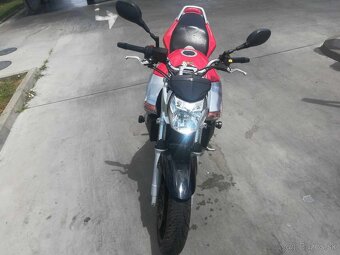 Suzuki GSR 600 - 3