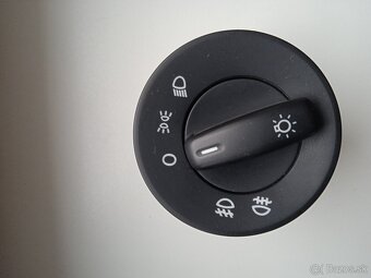 sklo kufrových dveri škoda octavia 2 combi, stierač - 3