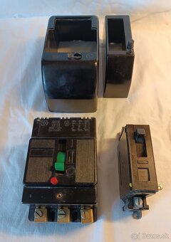 Bakelit retro elektro-zásuvka, konektor, jističe,. - 3