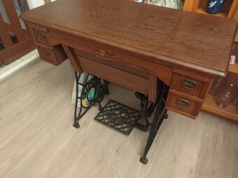 Starý šijací stroj Kohler - 3