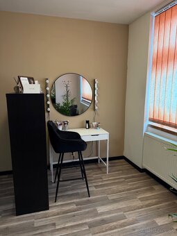 Hľadám manikérku - 3