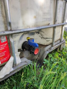 Plastová 1000 litrová nádrž ibc kontajner - 3