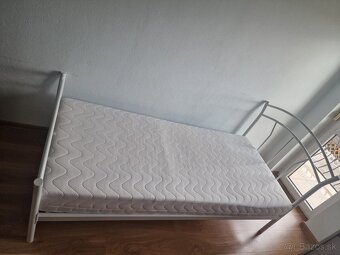Napredaj biela kovová postel - 3