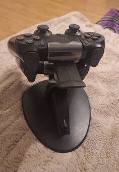 Predám Playstation 4 - 3