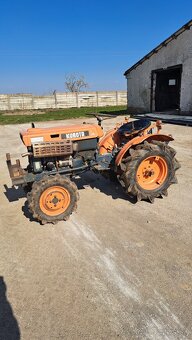 Kubota B7000 - 3