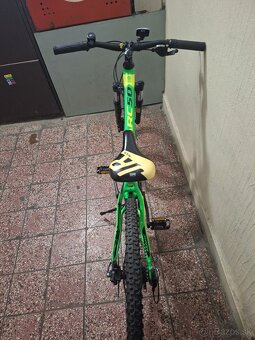 Predám detský bicykel 24kola Kellys zeleny - 3