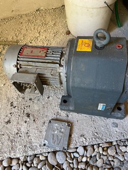 Motor s prevodovkou - 3