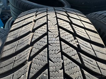 235/55 R18 celoročne Nexen - 3
