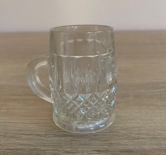 Pijačky a mix ďalších veci zo skla . - 3