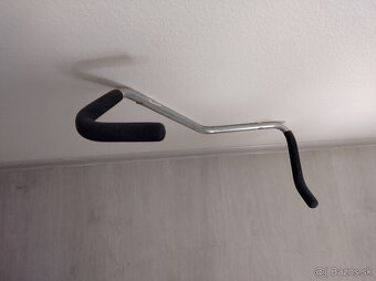 dva drziaky na kolobezky na stenu - 3